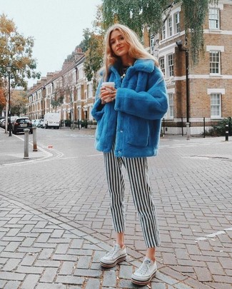 С чем носить синюю короткую шубу