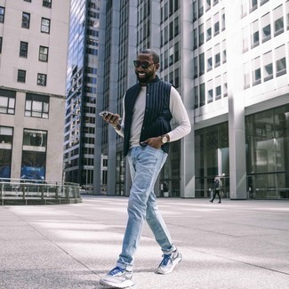 С чем носить синюю куртку без рукавов мужчине