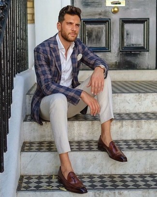 С чем носить синий пиджак в мелкую клетку мужчине