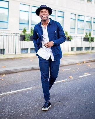 С чем носить синюю шляпу мужчине