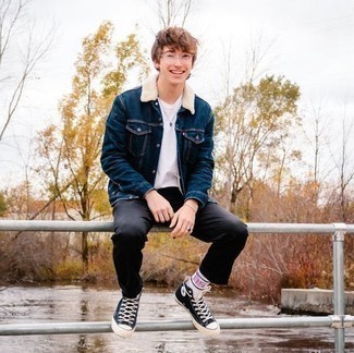 Какие джинсовые куртки носить с синими высокими кедами мужчине