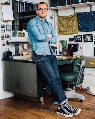 Какие джинсы носить с синими высокими кедами мужчине