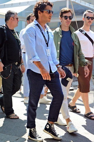 Какие джинсы носить с синими высокими кедами мужчине