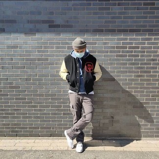 Какие брюки карго носить с синим худи