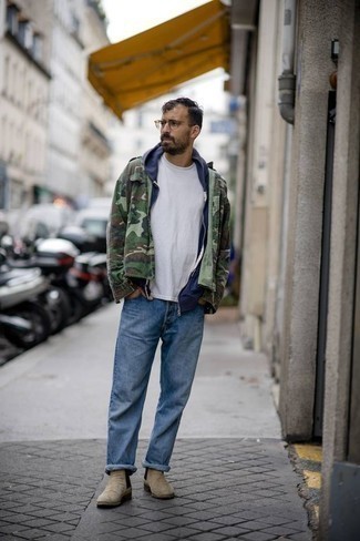 Как носить синий худи с темно-синими джинсами мужчине