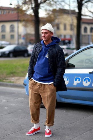 Какие пуховики носить с синим худи мужчине