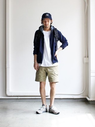 Какие шорты носить с синим худи мужчине