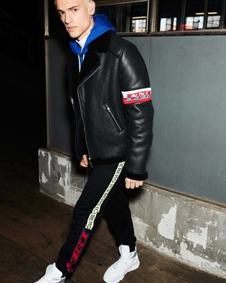 Какие водолазки носить с синим худи мужчине