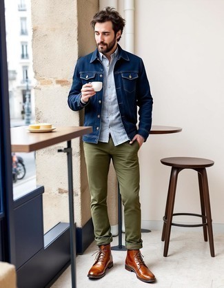 С чем носить синюю куртку мужчине