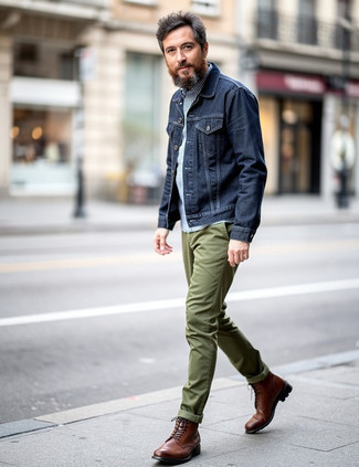 С чем носить синюю куртку мужчине