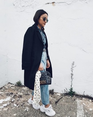 С чем носить синюю куртку женщине