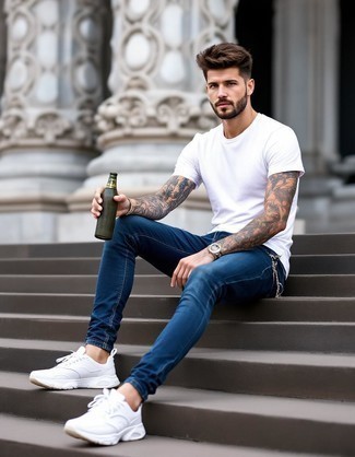 Какие кроссовки носить с синими джинсами мужчине