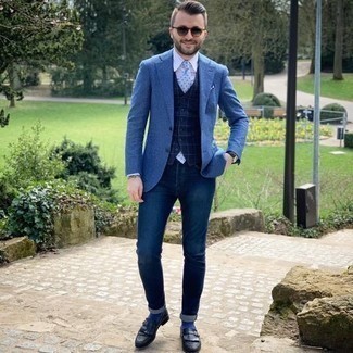 Как носить синие джинсы с синим пиджаком мужчине