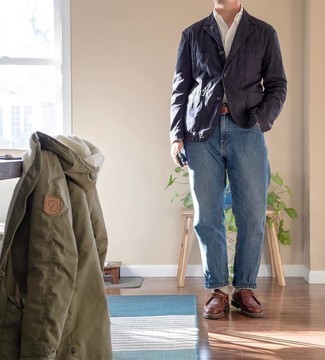 Как носить синие джинсы с синим пиджаком мужчине