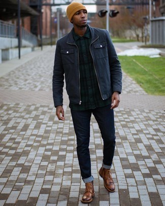 Как носить синие джинсы с коричневыми кожаными ботинками броги