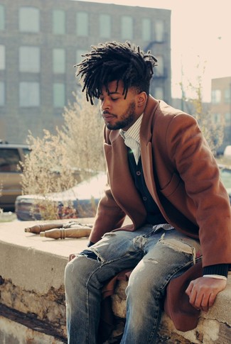 Какие кардиганы носить с синими джинсами мужчине