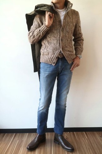 Какие кардиганы носить с синими джинсами мужчине