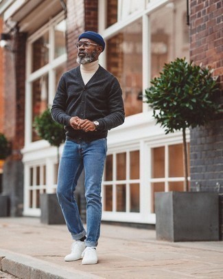 Какие кардиганы носить с синими джинсами мужчине