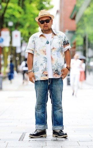 Какие повседневные ботинки носить с синими джинсами мужчине