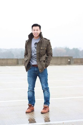 Какие повседневные ботинки носить с синими джинсами мужчине