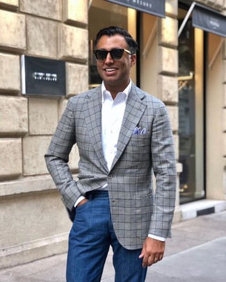 Как носить синие джинсы с темно-серым пиджаком мужчине