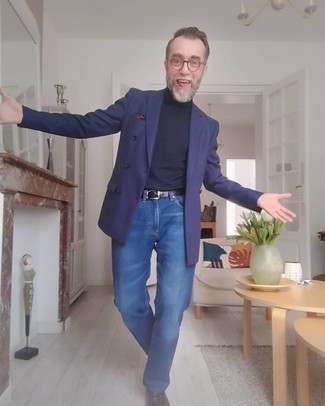 Какие двубортные пиджаки носить с синими джинсами мужчине