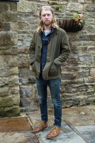 Какие полевые куртки носить с синими джинсами