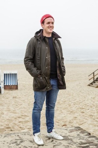 Какие полевые куртки носить с синими джинсами