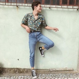 Какие высокие кеды носить с синими джинсами мужчине