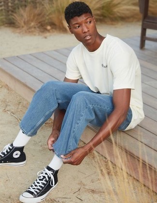 Какие высокие кеды носить с синими джинсами мужчине