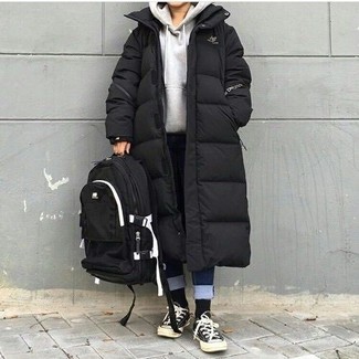 Какой худи носить с синими джинсами женщине