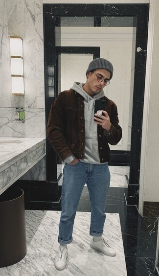 Какой худи носить с синими джинсами мужчине