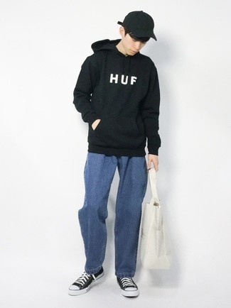 Какой худи носить с синими джинсами мужчине