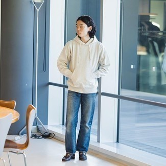 Какие лоферы носить с синими джинсами мужчине