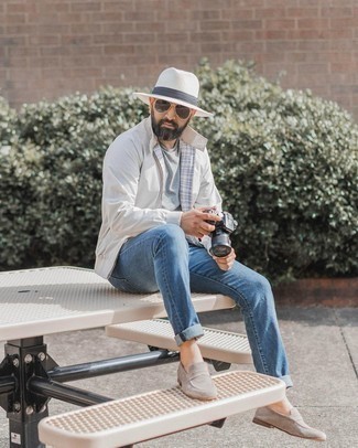 Какие лоферы носить с синими джинсами мужчине