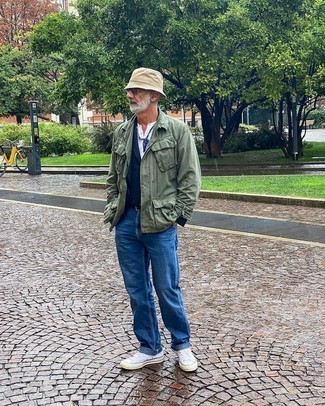 Как носить синие джинсы с темно-синим пиджаком мужчине