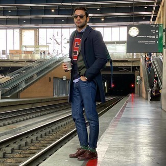 Как носить синие джинсы с оливковым пиджаком мужчине