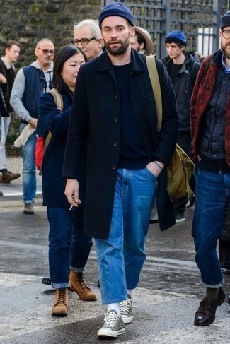 Какие длинные пальто носить с синими джинсами