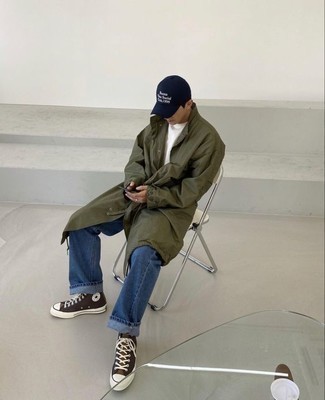 Какие парки носить с синими джинсами мужчине