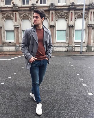 Какое полупальто носить с синими джинсами