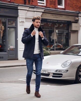 Какое полупальто носить с синими джинсами