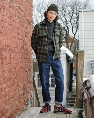 Как носить синие джинсы с красными кроссовками мужчине