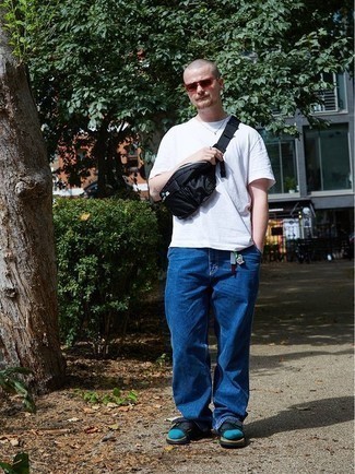 Какие сандалии носить с синими джинсами мужчине