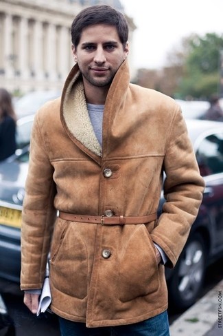 Какие дубленки носить с синими джинсами мужчине