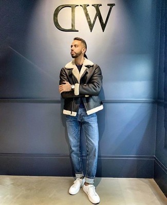 Какие короткие дубленки носить с синими джинсами мужчине