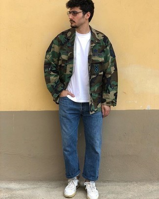 Какие куртки-рубашки носить с синими джинсами мужчине