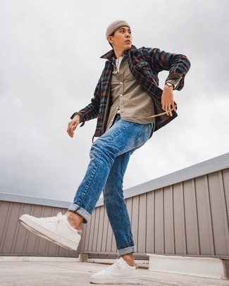 Какие куртки-рубашки носить с синими джинсами мужчине