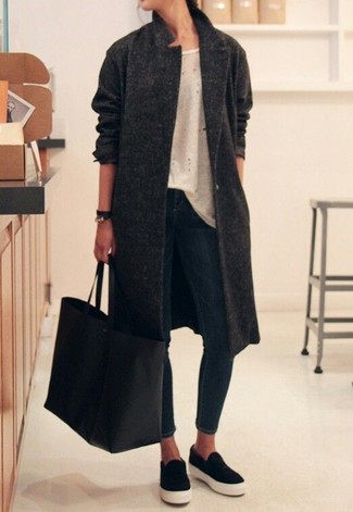 Какие слипоны носить с синими джинсами женщине