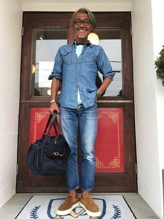 Какие слипоны носить с синими джинсами мужчине