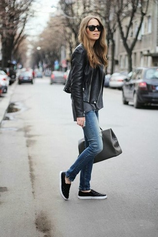 Какие слипоны носить с синими джинсами женщине